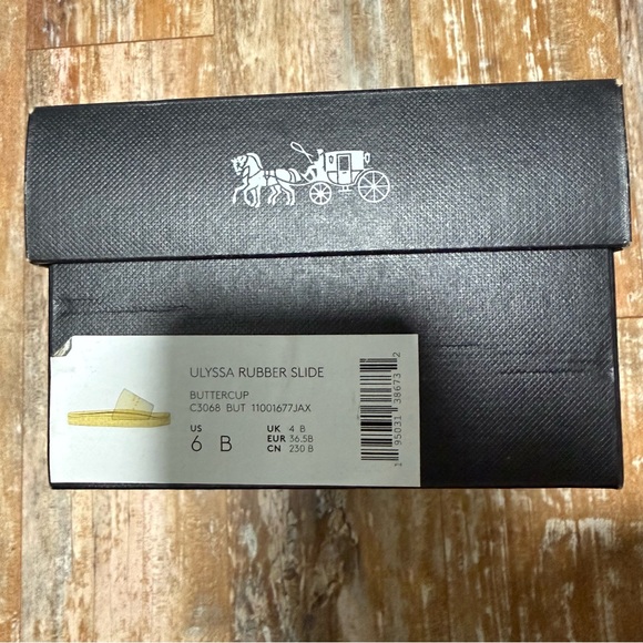 Coach Translucent Yellow Slides - Picture 3 of 4